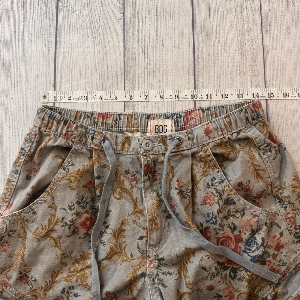 BDG Women's Station Cocoon Baggy Barrel Leg Cargo Pant Size XS Floral Boho - Picture 5 of 11